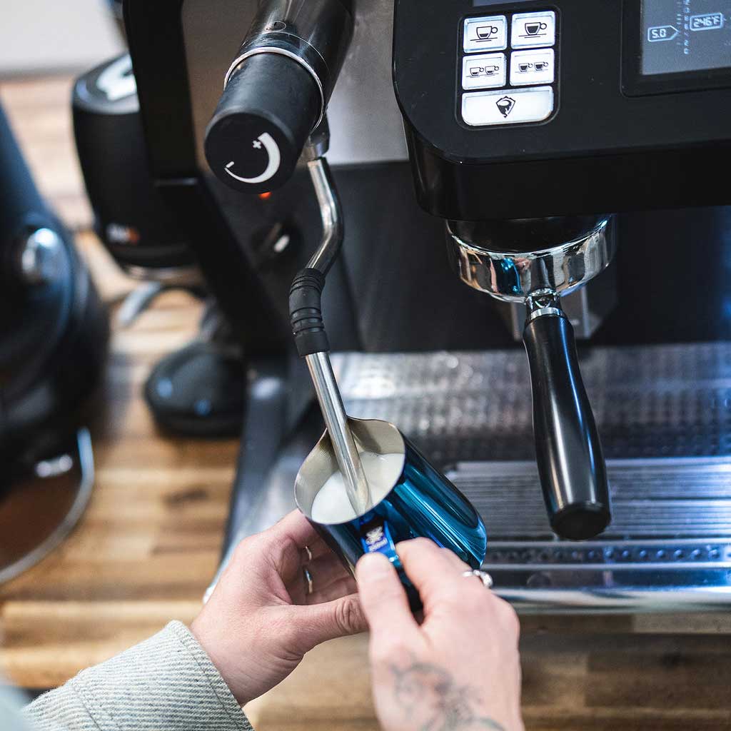 Colored Frothing Pitcher 20oz - Blue