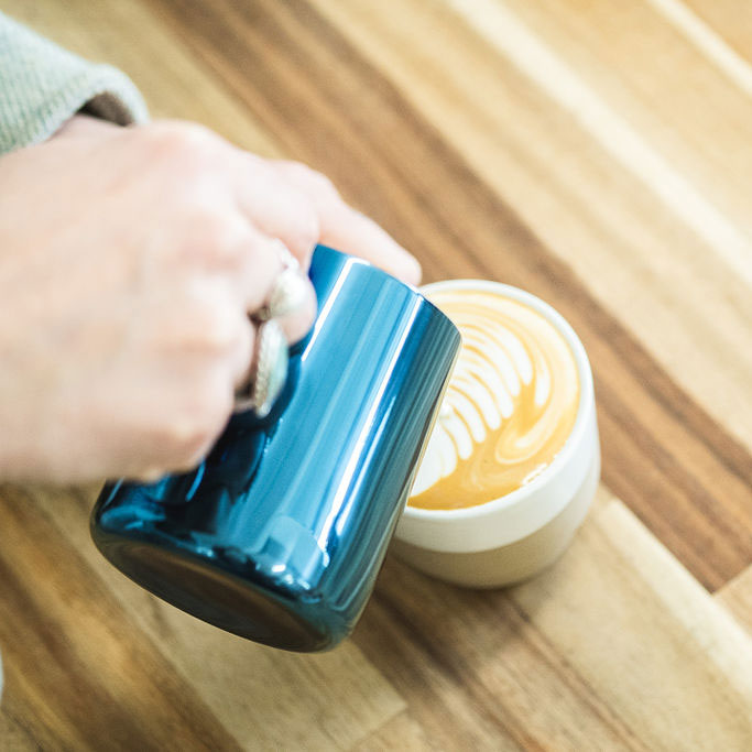 Colored Frothing Pitcher 20oz - Blue